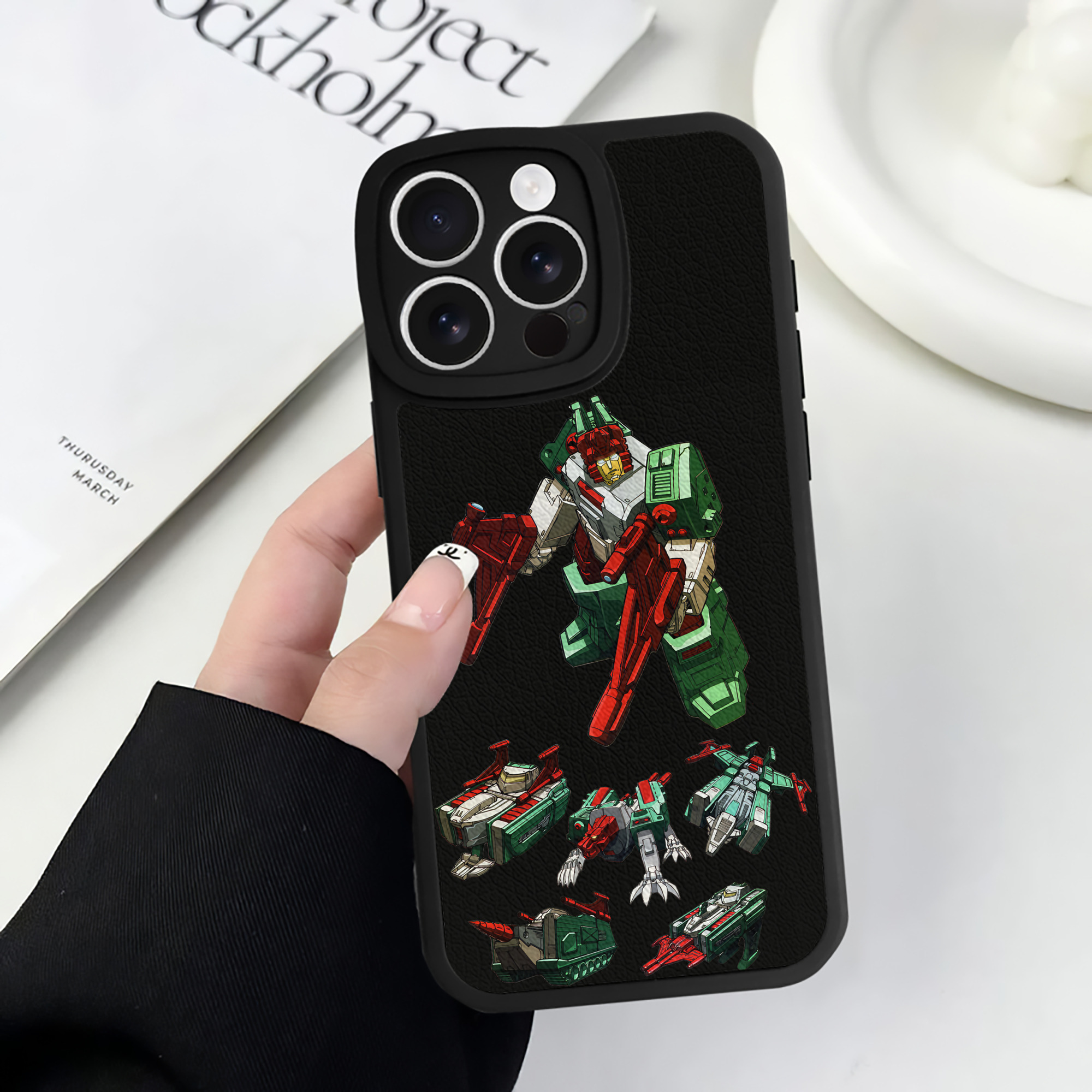 （画像用） Transformers トランスフォーマー 【iPhone 16シリーズ対応】シリコンスマホケース（レザー調） 材質：シリコン